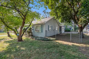 960 33rd St SW, Wyoming, MI 49509 - Photo 4