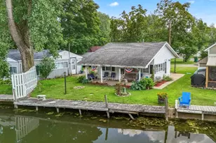 268 Paradise Island Dr, Coldwater, MI 49036 - Photo 2