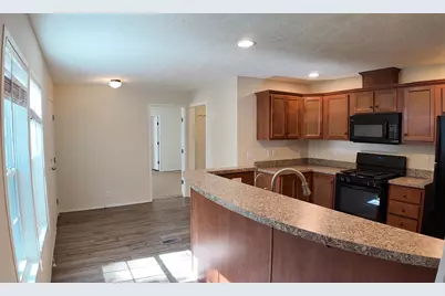 13523 Oaktree Ct, Grand Haven, MI 49417 - Photo 12
