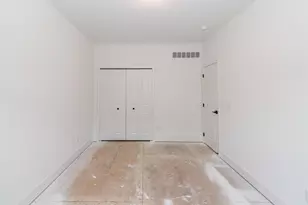 19360 Newburgh Rd, Livonia, MI 48152 - Photo 22