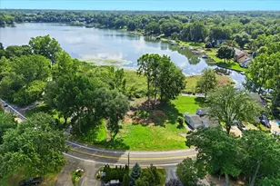 2006 Watkins Lake Rd, Waterford, MI 48328 - Photo 2