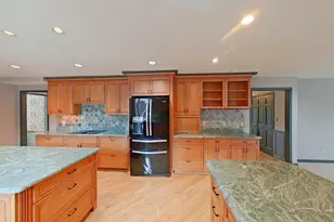 8415 Bridge Rd, Grosse Ile, MI 48138 - Photo 22