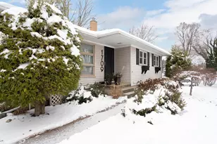 1709 Sheldon Rd, Grand Haven, MI 49417 - Photo 2