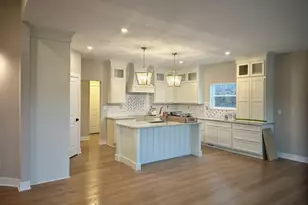20015 Fountain View Ln, Brownstown, MI 48183 - Photo 12