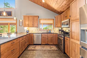 3324 S Ironwood Dr, Ludington, MI 49431 - Photo 10