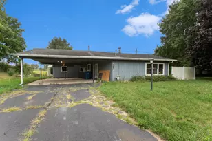 5544 Wendzel Dr, Coloma, MI 49038 - Photo 2