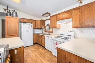 921 N Hancock St, Pentwater, MI 49449 - Photo 8