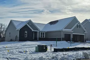 10643 Valley View Dr, Saline, MI 48176 - Photo 1