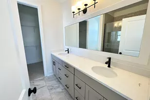 8206 Eagle Peak Dr, Jenison, MI 49428 - Photo 14