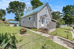 292 6th Ave, Manistee, MI 49660 - Photo 2