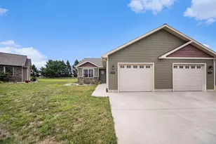 784 Meadows Ct, Grass Lake, MI 49240 - Photo 2