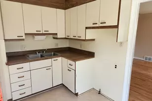 4474 Syracuse St, Dearborn Heights, MI 48125 - Photo 10