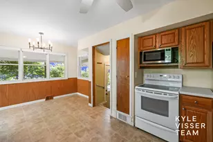 2757 Cascade Springs Dr SE, Grand Rapids, MI 49546 - Photo 10