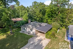 2757 Cascade Springs Dr SE, Grand Rapids, MI 49546 - Photo 38