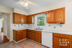 2757 Cascade Springs Dr SE, Grand Rapids, MI 49546 - Photo 8