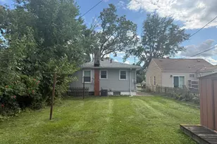 20847 Hollywood St, Harper Woods, MI 48225 - Photo 4