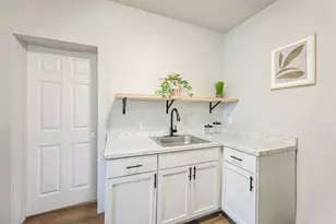 415 W Walnut St, Kalamazoo, MI 49007 - Photo 4