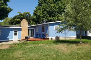 682 Waverly Dr, Benton Harbor, MI 49022 - Photo 2