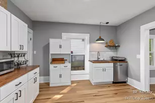310 Sweet St NE, Grand Rapids, MI 49505 - Photo 10