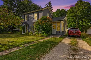 426 W Bridge St, Plainwell, MI 49080 - Photo 6