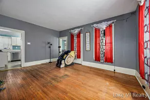 426 W Bridge St, Plainwell, MI 49080 - Photo 4