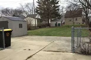 214 Detroit St, Trenton, MI 48183 - Photo 2