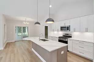 1136 Lochaven Cir, Hillsdale, MI 49242 - Photo 8