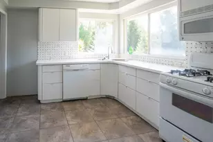 3066 W Huron St, Waterford, MI 48328 - Photo 16