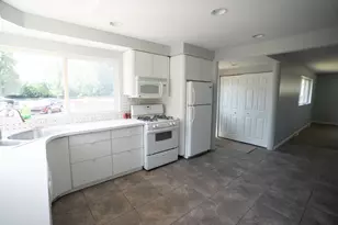 3066 W Huron St, Waterford, MI 48328 - Photo 14