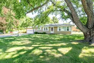 3215 Meade Ct, Saint Joseph, MI 49085 - Photo 2