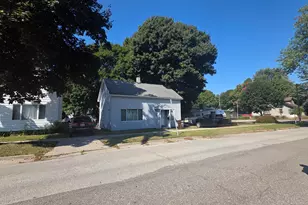 207 N Rath Ave, Ludington, MI 49431 - Photo 2