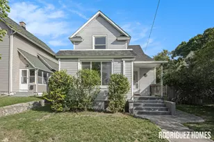 423 Shirley St NE, Grand Rapids, MI 49503 - Photo 2