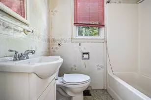 140 N Crystal Ave, Benton Harbor, MI 49022 - Photo 10