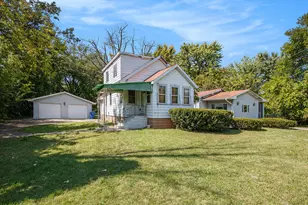 140 N Crystal Ave, Benton Harbor, MI 49022 - Photo 2
