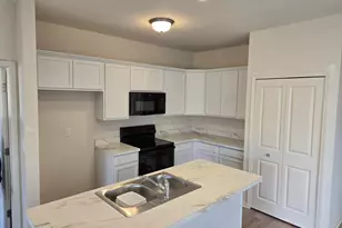 4264 Plum Village Cir, Monroe, MI 48161 - Photo 2