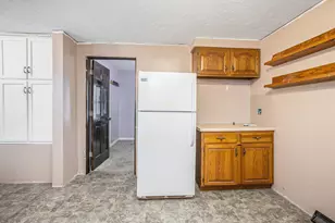 404 Susan Ave, Sturgis, MI 49091 - Photo 8