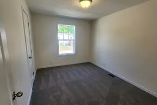 1176 Maple Leaf Ct, Charlotte, MI 48813 - Photo 12