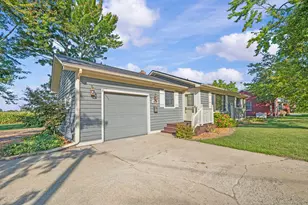 404 Sherwood Ave, Three Oaks, MI 49128 - Photo 2