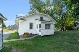736 S Grove St, Delton, MI 49046 - Photo 26