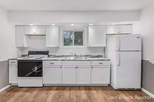 907 E Lincoln St, Mount Pleasant, MI 48858 - Photo 6