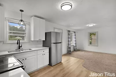 110 E Sycamore Street, Wayland, MI 49348 - Photo 2