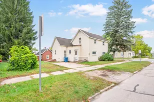 1024 Laurel St, Cadillac, MI 49601 - Photo 2