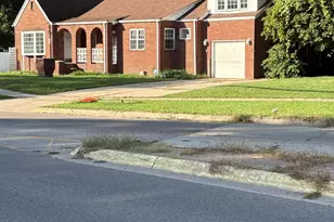 694 Colfax Ave, Benton Harbor, MI 49022 - Photo 2