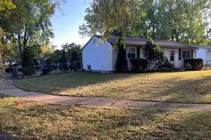 7 Metroview Ct, Ann Arbor, MI 48108 - Photo 2