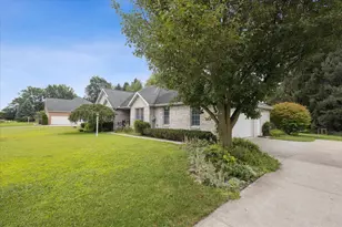 507 Middleton Ct, Buchanan, MI 49107 - Photo 2