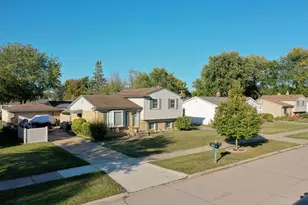 22244 Birch St, Woodhaven, MI 48183 - Photo 2