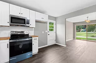 6886 Stockport Dr, Lambertville, MI 48144 - Photo 6