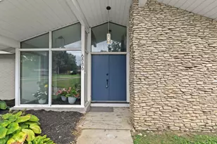 6886 Stockport Dr, Lambertville, MI 48144 - Photo 2