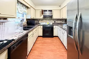 2106 Camelot Rd, Ann Arbor, MI 48104 - Photo 8