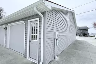 566 Lake Dr, Coldwater, MI 49036 - Photo 6